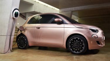 Fiat 500 charging